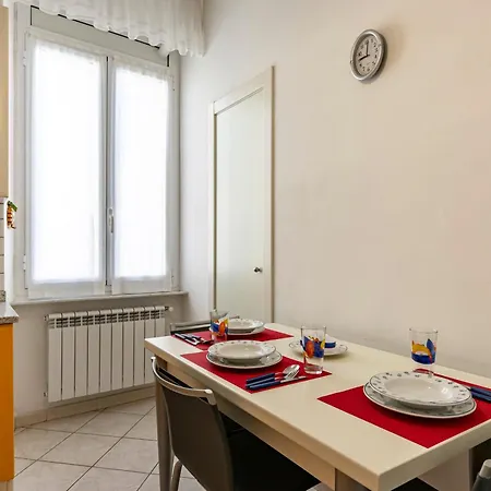 Guesthost - A Casa Di Eufemia - Migliarina Station Апартаменти Ла-Спеція