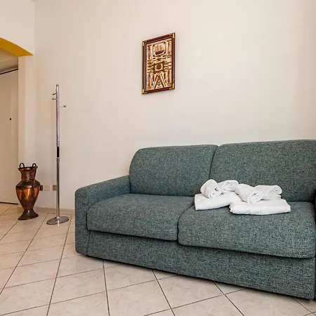 Guesthost - A Casa Di Eufemia - Migliarina Station Apartment La Spezia