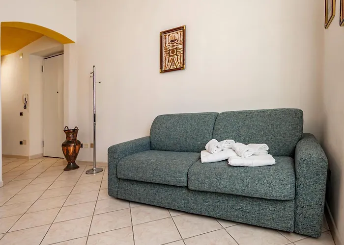 Guesthost - A Casa Di Eufemia - Migliarina Station Apartment La Spezia