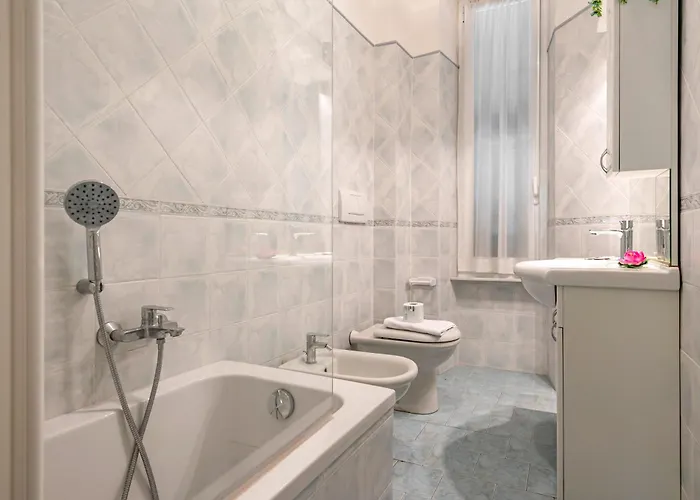 Guesthost - A Casa Di Eufemia - Migliarina Station * La Spezia