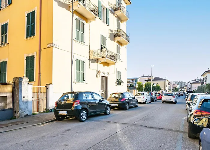 Guesthost - A Casa Di Eufemia - Migliarina Station Apartment La Spezia